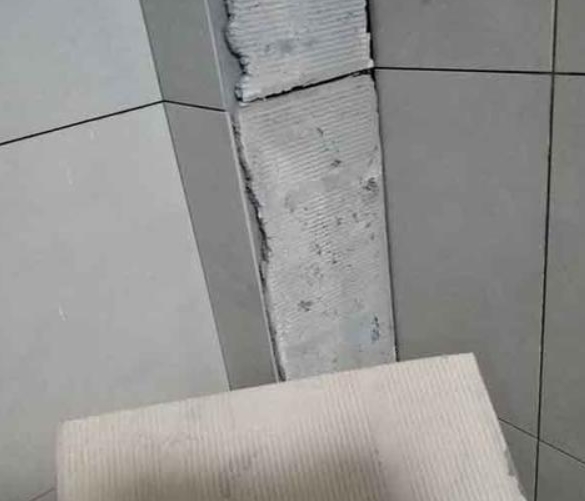 瑞丽瓷砖空鼓维修公司分享下厨房瓷砖脱落的补救措施。